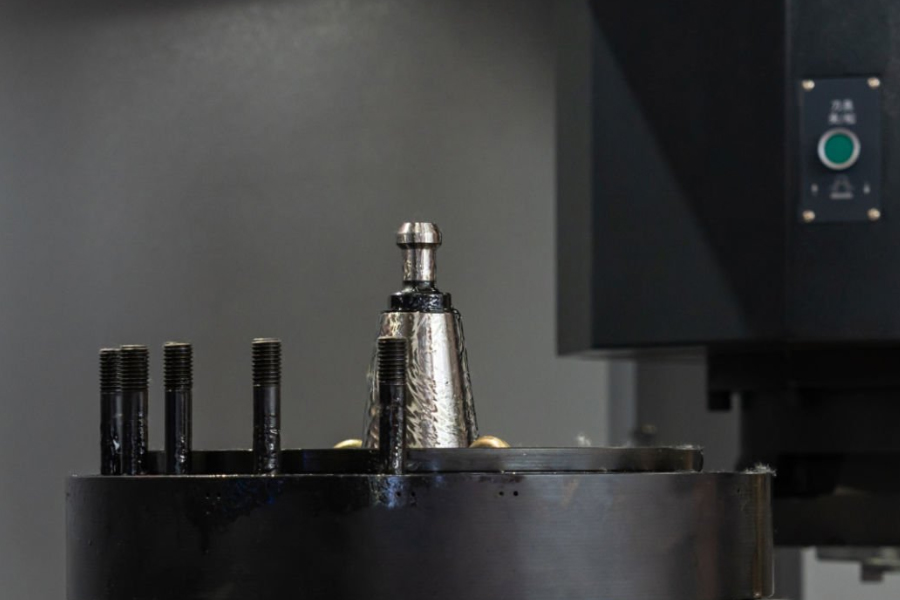 五軸數(shù)控機(jī)床：多軸聯(lián)動技術(shù)突破高端制造精度瓶頸，重塑復(fù)雜零件加工邏輯