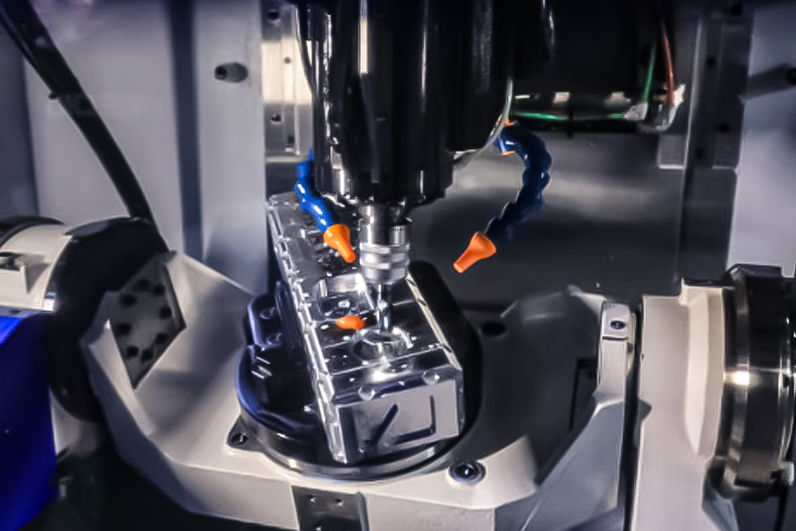 五軸聯(lián)動(dòng)智能加工中心：曲面與異形件零誤差解決方案